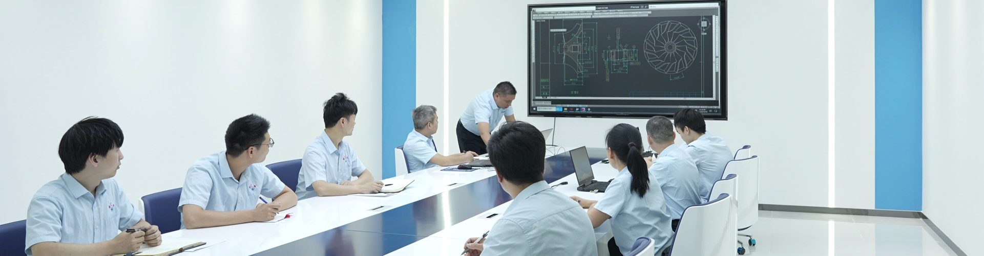 No solo ofrecemos servicios de maquinado CNC, sino que también ponemos énfasis en una coordinación integral desde la revisión de planos, la selección y optimización del proceso, las recomendaciones de materiales, hasta el control de calidad y la logística de entrega, ayudando a los clientes a avanzar de manera más estable en el desarrollo de prototipos, la validación de lotes pequeños y la producción en serie.