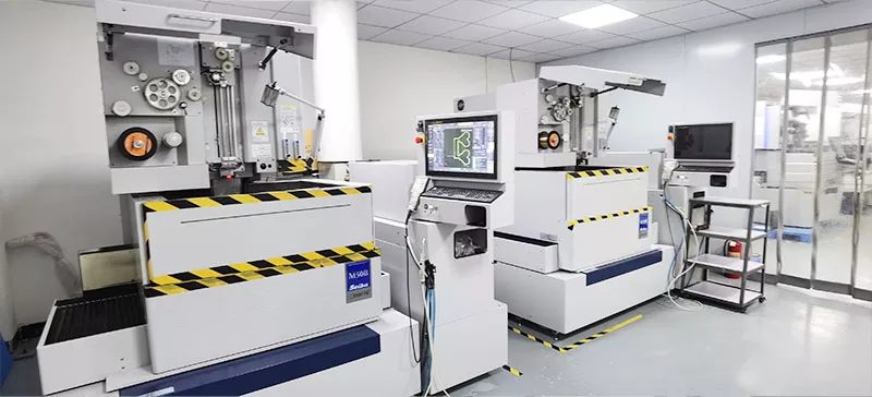 Ofrecemos servicios de fabricación de piezas a la medida para maquinaria industrial, sistemas de automatización, equipos de semiconductores, dispositivos médicos y otros equipos industriales. Las piezas más comunes incluyen bridas, carcasas, soportes, piezas tipo placa, ejes y conjuntos mecánicos personalizados.